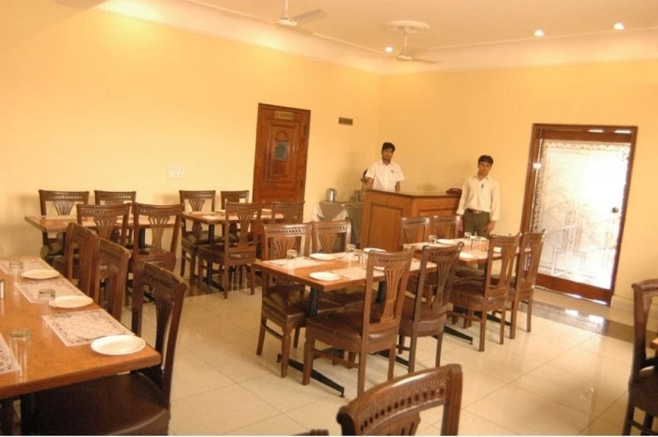 Hotel The Shubham Vrindāvan Exterior foto